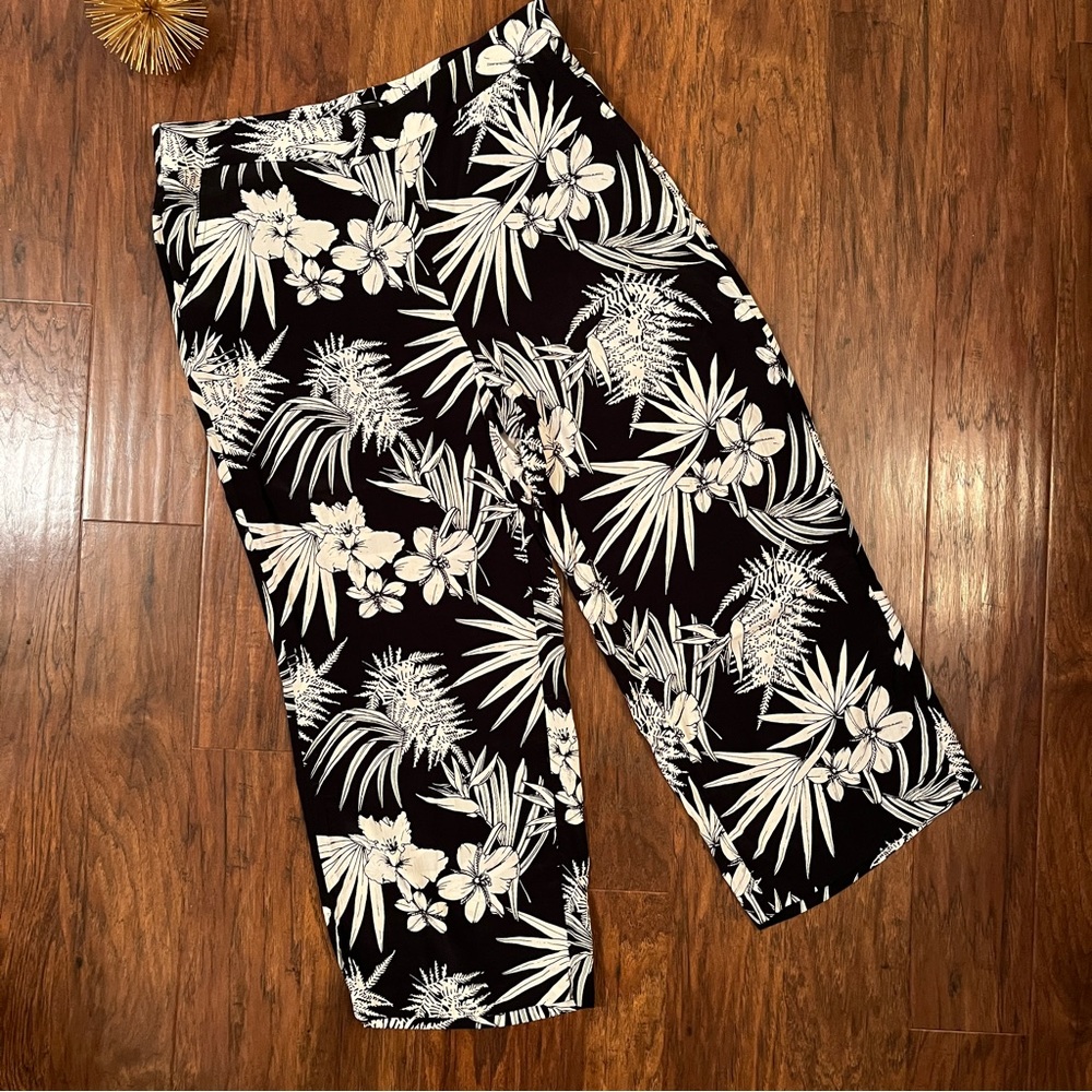 Talbots White Leg Black White Leaf Print Ankle Crop Pants Size Large